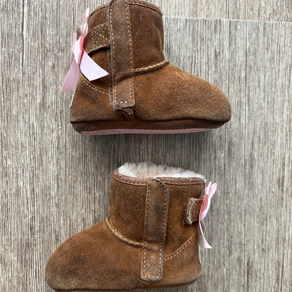Baby UGG ‘Pink Ribbon’ Boots Size 02/03